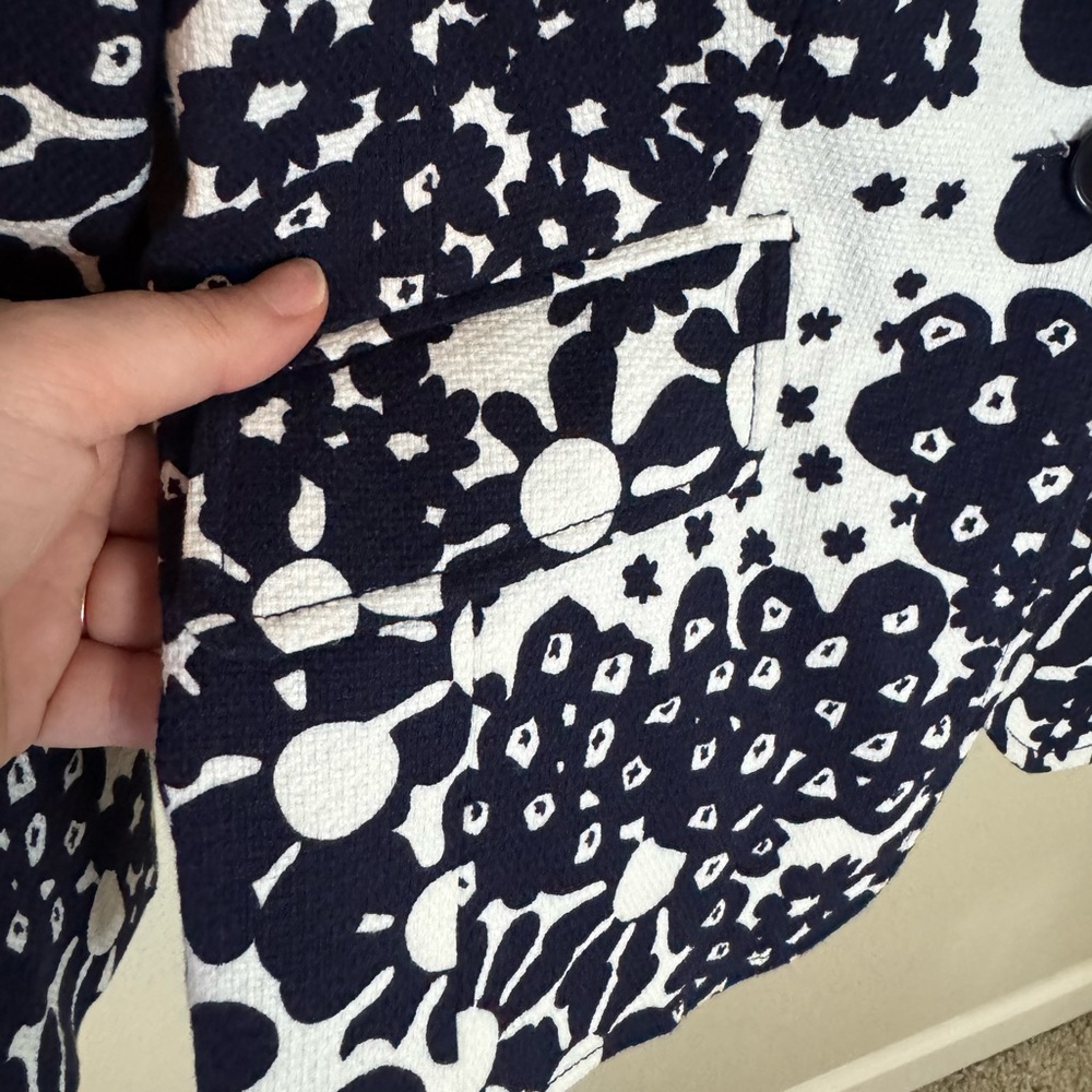Trina Turk Navy White Floral Blazer Size 4 NWOT - Picture 3 of 9